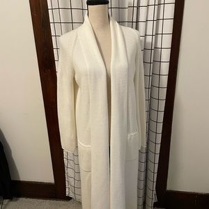 Off white sweater coat with collar and pockets sz M